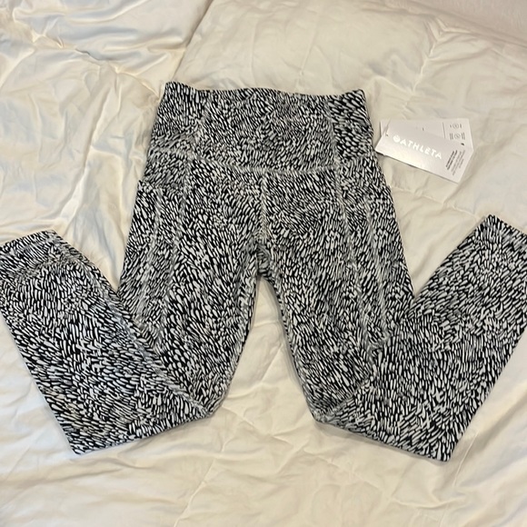 NWT Ultimate Stash Textured 7/8 Legging - Picture 1 of 6